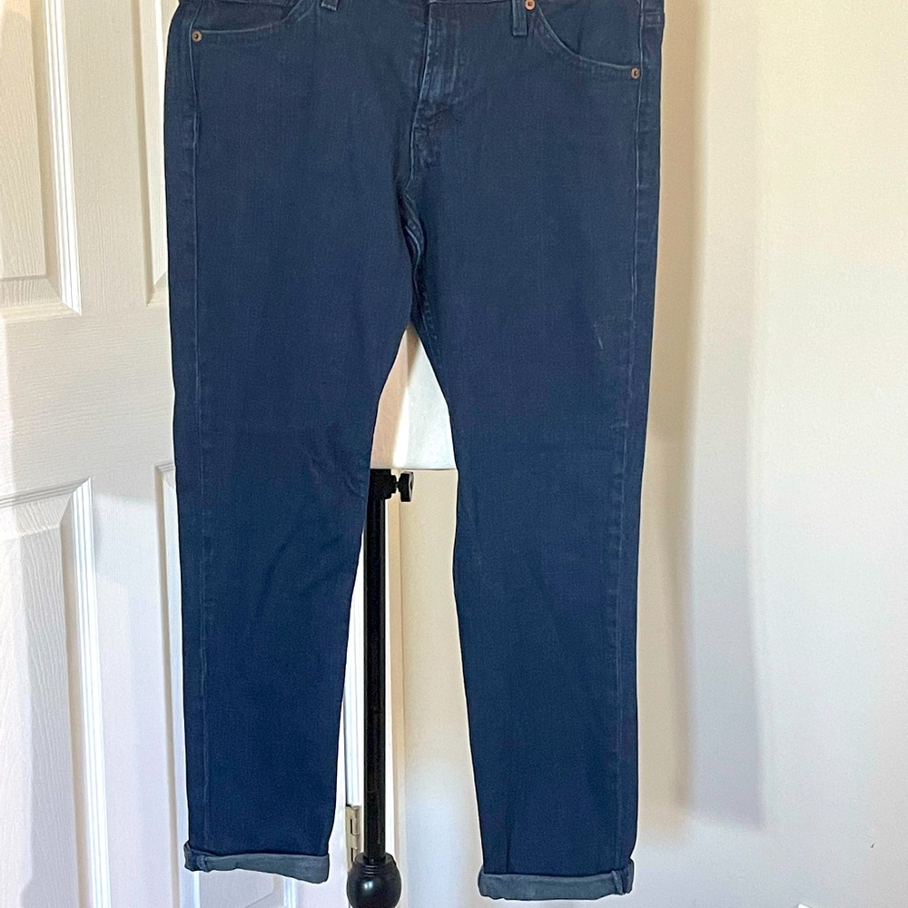 Levi’s cuffed Capri
